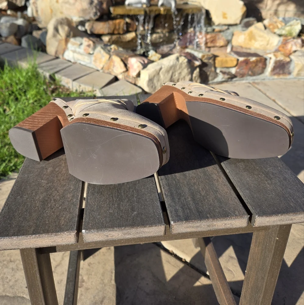 NWT MIA Tan Mules Comfortable Stylish Footwear - Picture 2 of 3